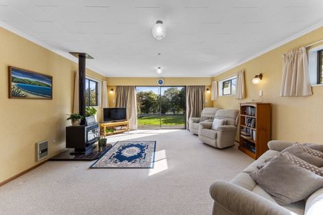 Photo of property in 11 Te Maku Grove, Waikanae, 5036