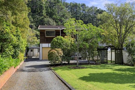 Photo of property in 476 Stokes Valley Road, Stokes Valley, Lower Hutt, 5019