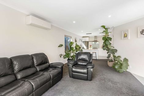 Photo of property in 9 Katipo Road, Takanini, 2112