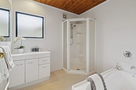 Photo of property in 40f Weatherly Road, Torbay, Auckland, 0630