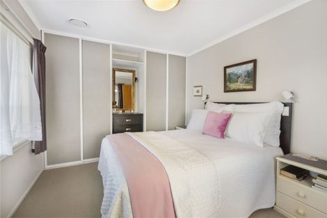 Photo of property in 20 Ward Crescent, Te Atatu Peninsula, Auckland, 0610