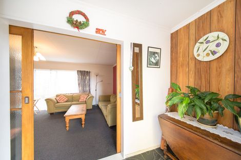 Photo of property in 8 Hillcrest Drive, Kelvin Grove, Palmerston North, 4414
