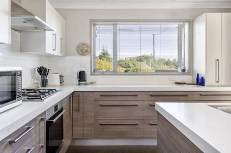 Photo of property in 2/30 Ingle Avenue, Waipahihi, Taupo, 3330