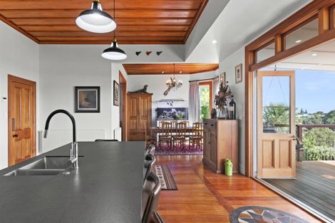 Photo of property in 1 Roslyn Road, Bluff Hill, Napier, 4110