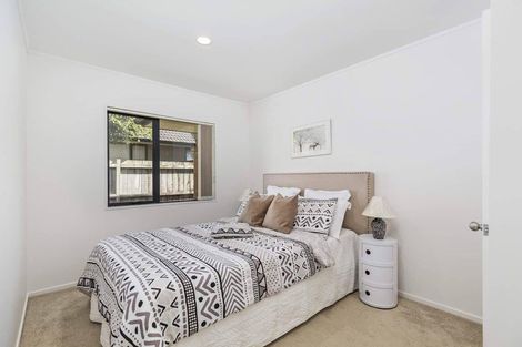 Photo of property in 18 Ballydonegan Rise, East Tamaki, Auckland, 2013