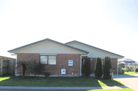 Photo of property in 38 Carisbrook Crescent, Papakura, 2110