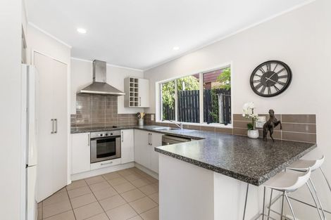 Photo of property in 2/13 Eversleigh Road, Belmont, Auckland, 0622