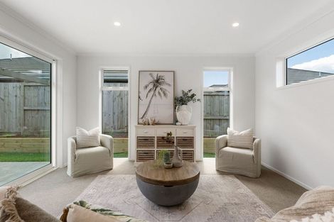 Photo of property in 11 Hammick Crescent, Pyes Pa, 3112