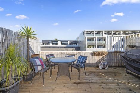 Photo of property in 34 Pitau Road, Mount Maunganui, 3116