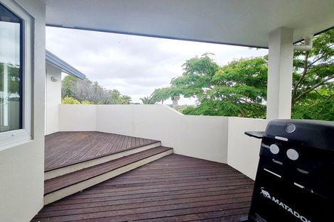 Photo of property in 31 Mandeville Place, Unsworth Heights, Auckland, 0632