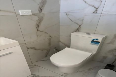 Photo of property in 1/48 Sandgate Avenue, Botany Downs, Auckland, 2010