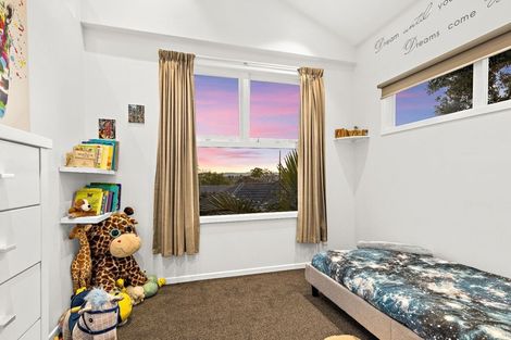 Photo of property in 1/13 Woodhouse Place, West Harbour, Auckland, 0618