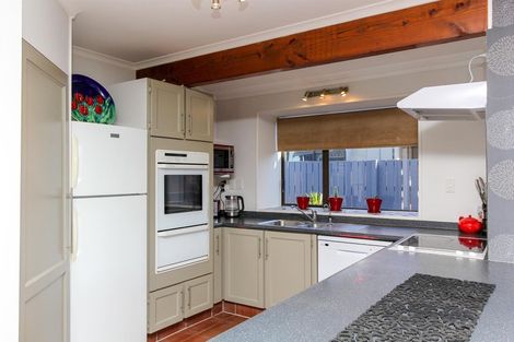 Photo of property in 13 Poplar Grove, Whalers Gate, New Plymouth, 4310