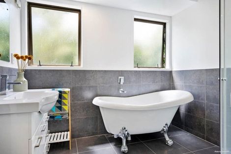 Photo of property in 9 Kingussie Place, Highland Park, Auckland, 2010