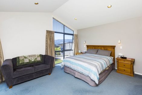 Photo of property in 27 Mcewen Crescent, Riverstone Terraces, Upper Hutt, 5018