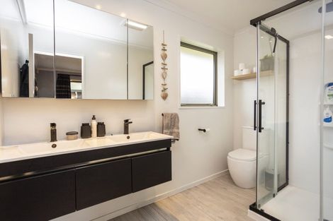 Photo of property in 110 Royal Park Drive, Parklands, Christchurch, 8083