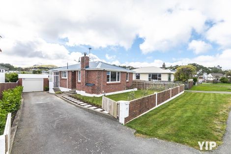 Photo of property in 32 Bracken Road, Paparangi, Wellington, 6037