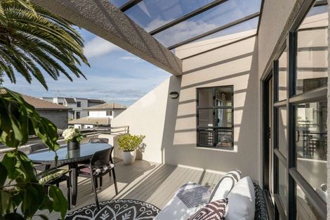 Photo of property in 21a Sunbrae Grove, Mount Maunganui, 3116