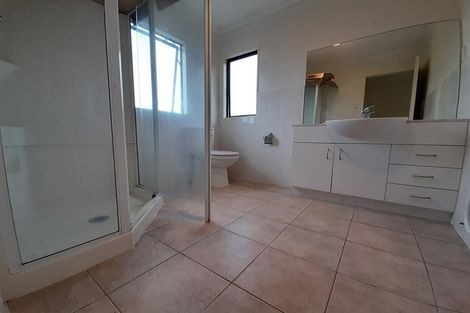 Photo of property in 17 Crimson Park, Oteha, Auckland, 0632