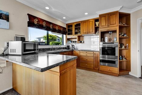 Photo of property in 20 Kellyville Heights, Merrilands, New Plymouth, 4312