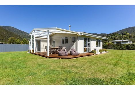 Photo of property in 20 Renata Road, Okiwi Bay, 7193