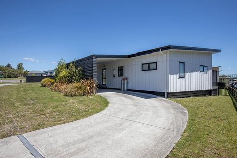 Photo of property in 80 Kahotea Drive, Motuoapa, 3382