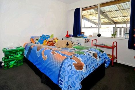 Photo of property in 11 Beeston Place, Redwood, Christchurch, 8051