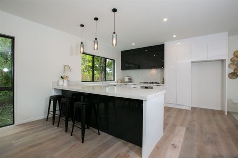 Photo of property in 15 Ti Kouka Place, Te Atatu Peninsula, Auckland, 0610