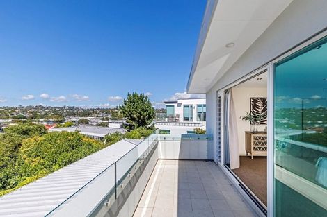 Photo of property in 1 Paterson Mews, Browns Bay, Auckland, 0630