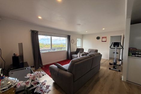 Photo of property in 14 Sarajevo Place, Massey, Auckland, 0614