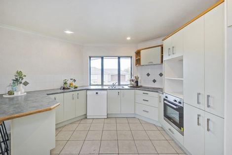 Photo of property in 8 Woodgate Court, Fitzherbert, Palmerston North, 4410