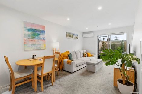 Photo of property in 4/7 Flanshaw Road, Te Atatu South, Auckland, 0610