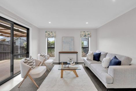 Photo of property in 15 Faber Place, Rototuna North, Hamilton, 3210