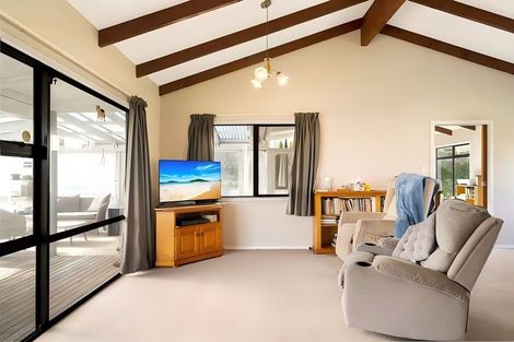 Photo of property in 182 Boord Crescent, Kumeu, 0891