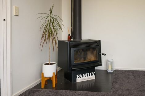 Photo of property in 24 Liberty Grove, Kelvin Grove, Palmerston North, 4414