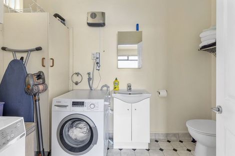 Photo of property in 3 View Road, Houghton Bay, Wellington, 6023