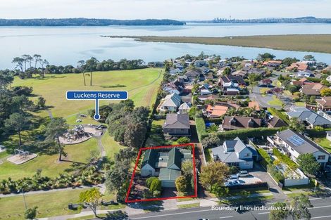 Photo of property in 102 Marina View Drive, West Harbour, Auckland, 0618