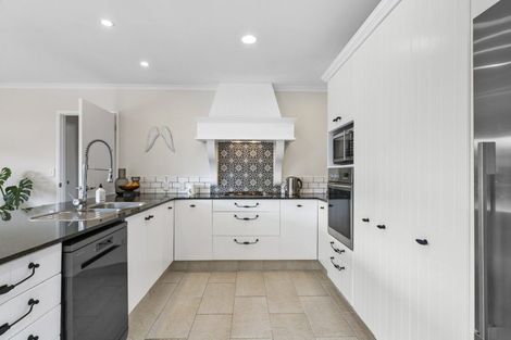 Photo of property in 31 Oreti Crescent, Papamoa Beach, Papamoa, 3118