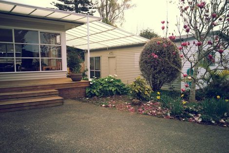 Photo of property in 10 Rimu Road, Mangere Bridge, Auckland, 2022