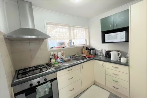 Photo of property in 90 Oreil Avenue, West Harbour, Auckland, 0618
