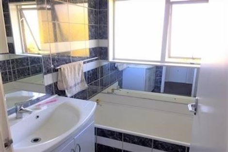 Photo of property in 5 Talavera Place, Te Atatu South, Auckland, 0602