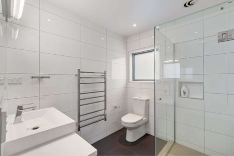 Photo of property in 1020b Scenic Drive North, Swanson, Auckland, 0816