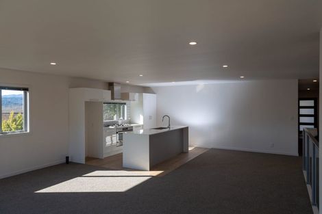 Photo of property in 102 Emerald Hill Drive, Birchville, Upper Hutt, 5018