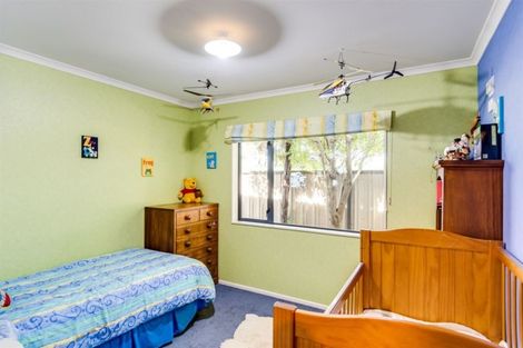Photo of property in 16 Forbury Way, Taradale, Napier, 4112