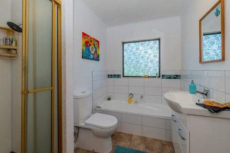 Photo of property in 22 Sunset Terrace, Waikanae Beach, Waikanae, 5036