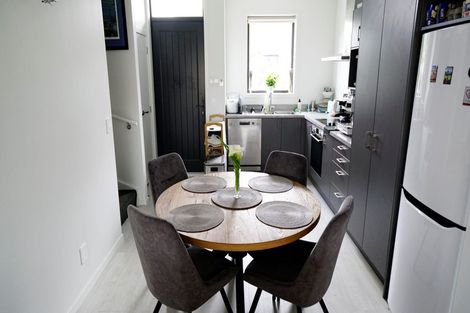 Photo of property in 4 Kauamo Close, Waiwhetu, Lower Hutt, 5010