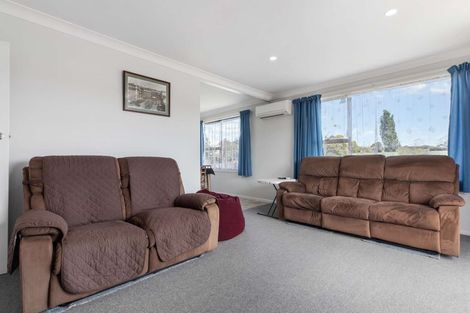 Photo of property in 21 Kelman Road, Kelston, Auckland, 0602
