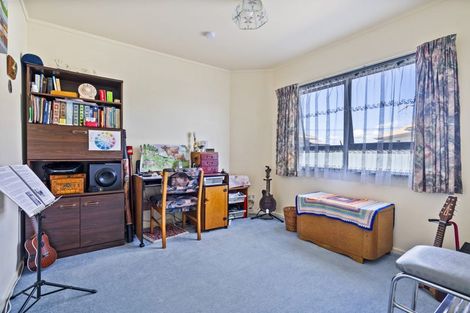 Photo of property in 9 Raumati Crescent, Onerahi, Whangarei, 0110