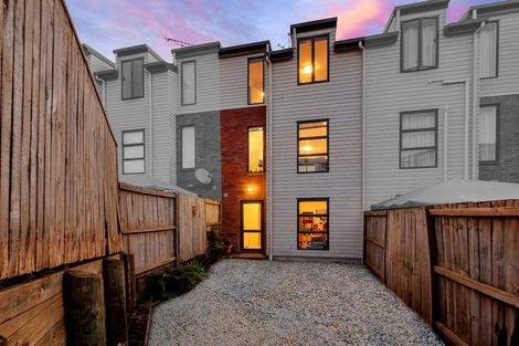 Photo of property in 35 Barnea Circle, Glen Eden, Auckland, 0602