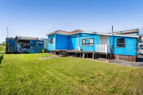 Photo of property in 102 Tasman Street, Opunake, 4616